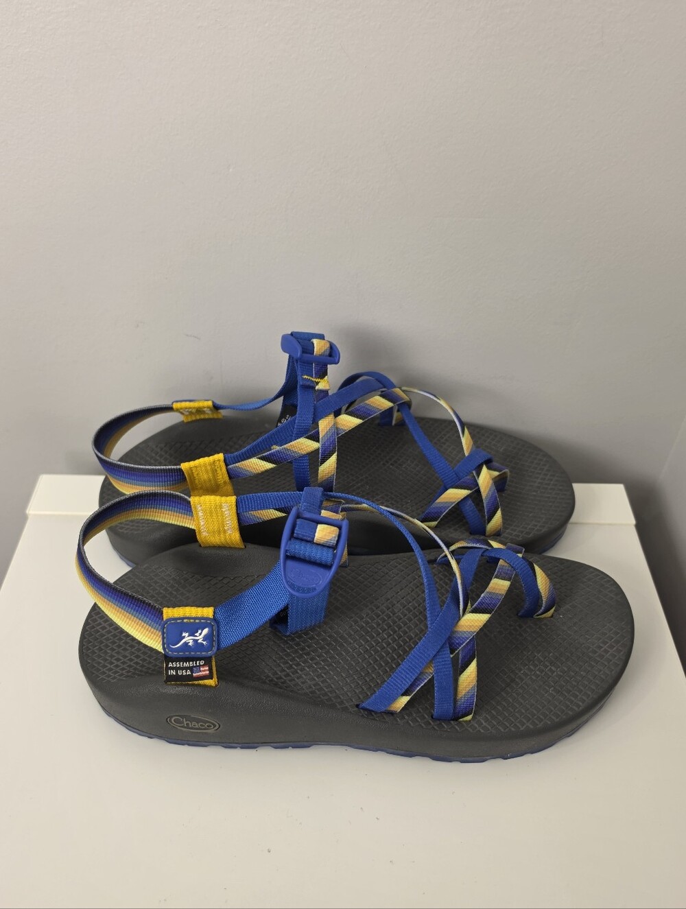 Chaco Z2 Classic Mens Sandals Size 10 Custom Blue Rainbow USA Strappy Hiking